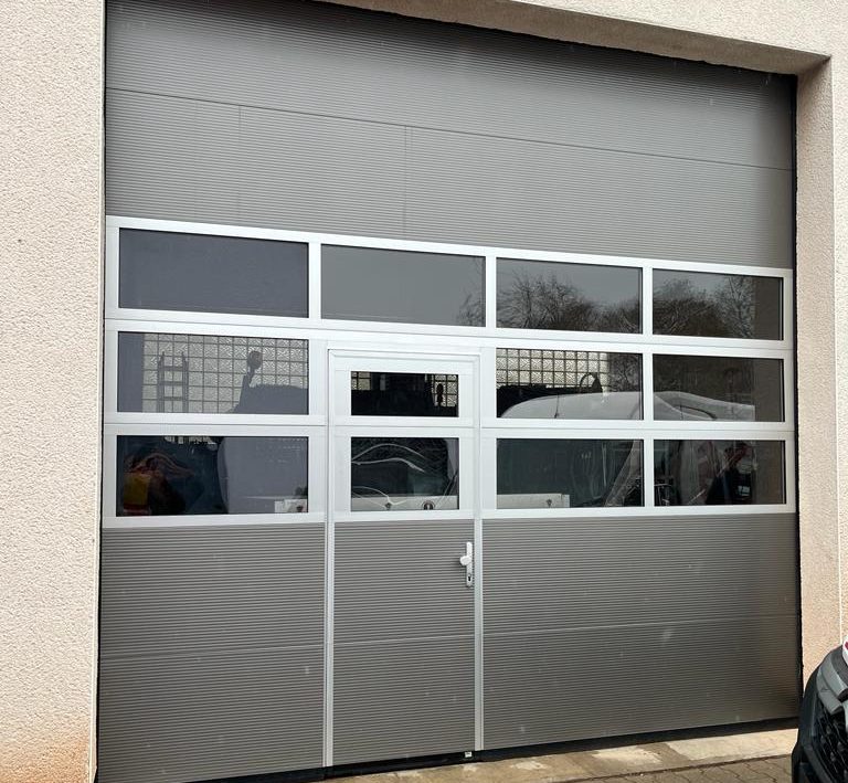 WhatsApp Image 2023-12-21 at 10.16.42 (3) Industrietor mit Tür